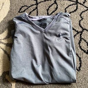 grey nike t-shirt